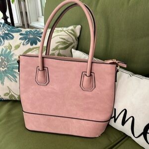 Soft pink purse- smoke free and pet free home